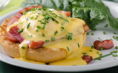 Classic Hollandaise Sauce – Silky French Butter Emulsion