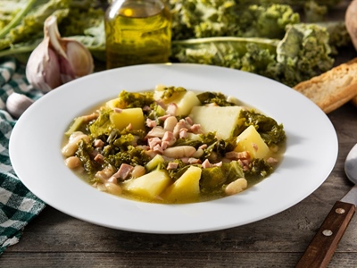 Zuppa Toscana – Creamy Italian Soup with Sausage, Kale, and Potatoes