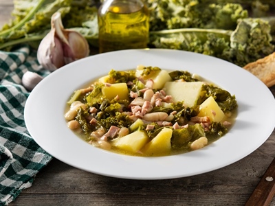 Zuppa Toscana – Creamy Italian Soup with Sausage, Kale, and Potatoes