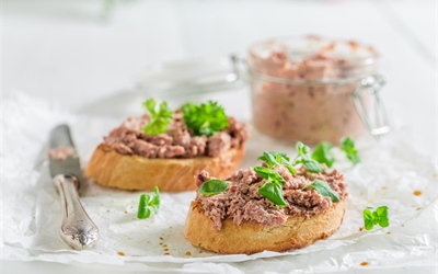 Seaside Tuna Pâté Canapés