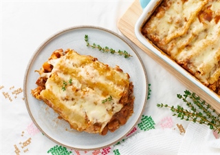 Oven-Baked Cannelloni with Rich Meat Filling and Creamy Béchamel