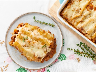 Oven-Baked Cannelloni with Rich Meat Filling and Creamy Béchamel