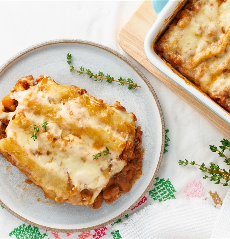 Oven-Baked Cannelloni with Rich Meat Filling and Creamy Béchamel