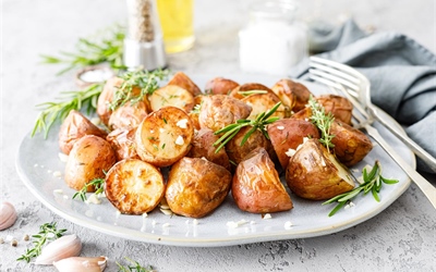 Golden Roasted Potatoes with Garlic and Rosemary