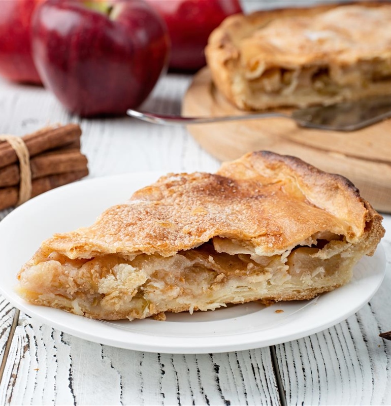 Homemade Apple Pie with Cinnamon